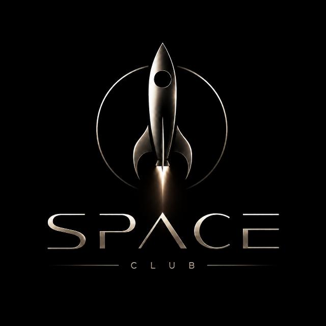 Space Club — foguete e emblema metálico